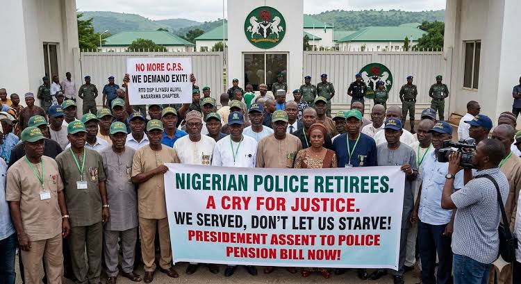 Pension: Retired Police Officers Block Aso Villa Gate, Demand Exit from CPS