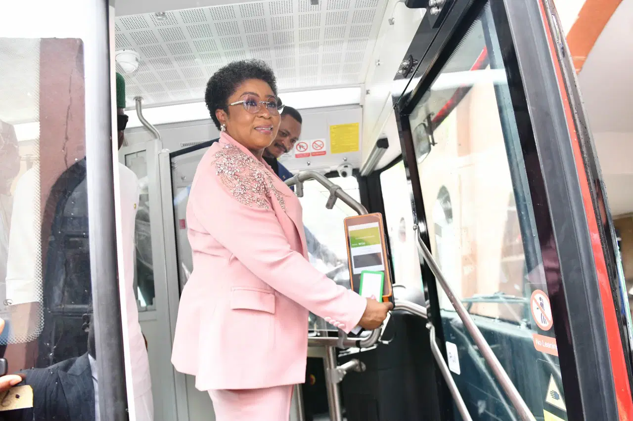 FG Launches First 37 of 100 Electric Buses to Cut Civil Servants’ Transport Costs